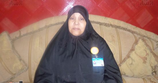 بالصور.. الأم المثالية بالإسماعيلية: الرئيس كرمنى وأعطانى وسام الكمال