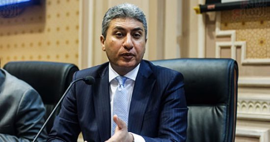 وزير الطيران المدنى يغادر لموسكو لتوقيع اتفاقية عودة الرحلات بين البلدين