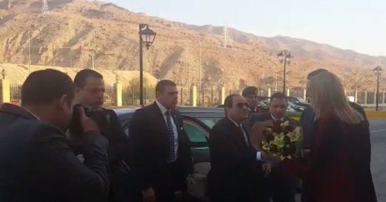 بالفيديو..الرئيس السيسي يصل إلى مقر إقامته بمنطقة البحر الميت فى الأردن