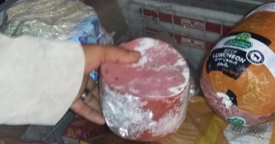 بالصور.. الرقابة الإدارية بالوادى الجديد تحرر محاضر لمنافذ لبيع الجملة