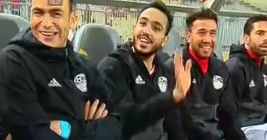 بالفيديو.. وصلة هزار على دكة الفراعنة بين الحضرى وتريزيجيه وكهربا