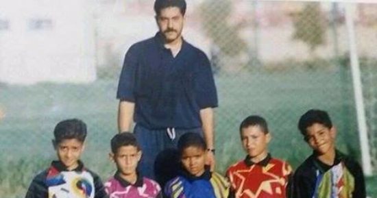 شاهد صورة نادرة لأحمد عادل عبد المنعم مع ناشئى الأهلى