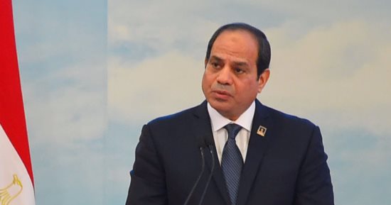 قائد الجيش الثالث: الرئيس السيسى يتواصل مع الضباط هاتفيا خلال المداهمات