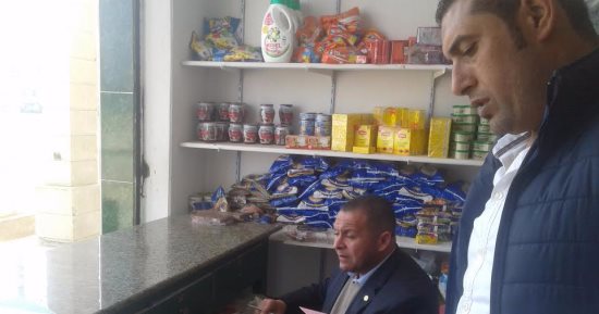 أهالى دمياط يشكون سوء حالة الأرز ونقص كمية زجاجة الزيت للرقابة الإدارية