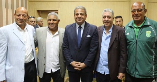 وزير الرياضة يجتمع بقدامى الاتحاد السكندرى ويتفقد الحمام الأوليمبى