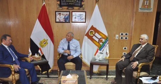 محافظ الوادى الجديد يوجه بميكنة جميع الخدمات الحكومية