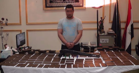 سقوط تاجر مخدرات وبحوزته 20 كيلو حشيش وبندقية خرطوش بالسيدة زينب