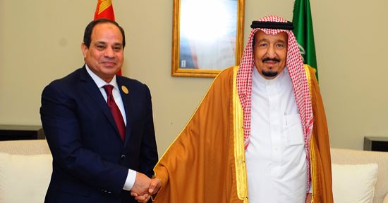 الصحف السعودية تحتفى بقمة الأشقاء فى الرياض.. خادم الحرمين يستقبل السيسي اليوم.. عكاظ: الزيارة تعكس عمق الشراكة وترد بقوة على شائعات المغرضين.. والوطن: مباحثات للتصدى للإرهاب 