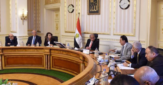 الحكومة: استمرار وقف الوجبات المدرسية واستكمال توزيعها العام المقبل