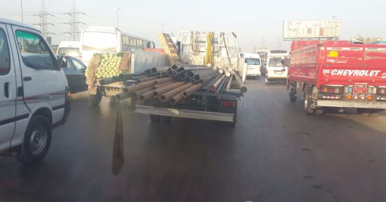 5 صور يرصدها مواطن لمخالفات مرورية أعلى "الطريق الدائرى"  