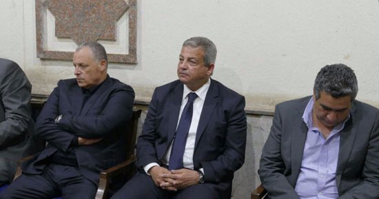 وزير الرياضة وأبو ريدة والهوارى فى عزاء والدة رئيس لجنة المسابقات السابق