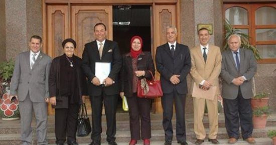 رئيس جامعة المنوفية يستقبل لجنة قطاع الطفولة