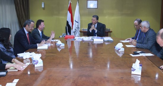 وزير النقل يلتقى وفد بنك الاستثمار الأوروبى لبحث تطوير المترو