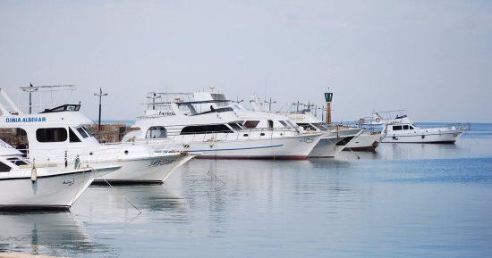 الإنقاذ البحرى: محاولات لإنقاذ 9 أسبان غرق "يختهم" شمال القصير 