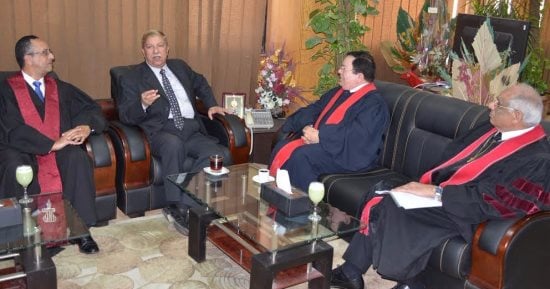 رئيس الطائفة الإنجيلية يشيد بجهود محافظة الإسماعيلية فى استضافة أقباط العريش