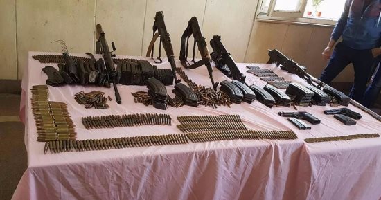 الرقابة الإدارية تضبط شاحنة محملة بأجزاء بنادق وتليسكوبات بميناء السويس 
