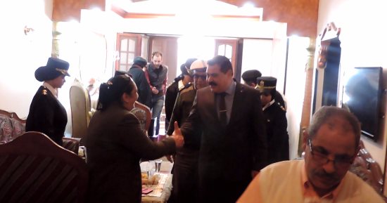 بالصور.. مدير أمن الدقهلية يزور الأسر المسيحية القادمة من العريش للمنصورة