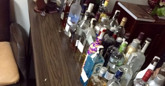 شرطة السياحة تضبط خمور مهربة من 316 ألف جنيه جمارك بفنادق شهيرة
