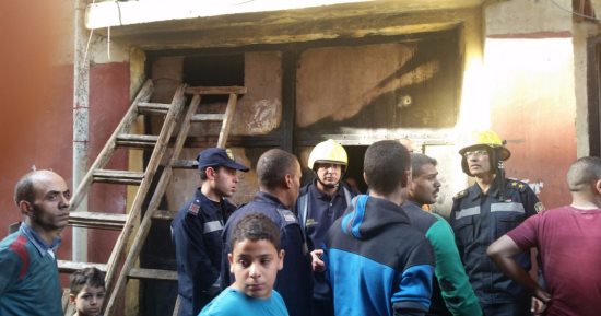 بالصور.. السيطرة على حريق بمصنع ملابس فى شبرا الخيمة 