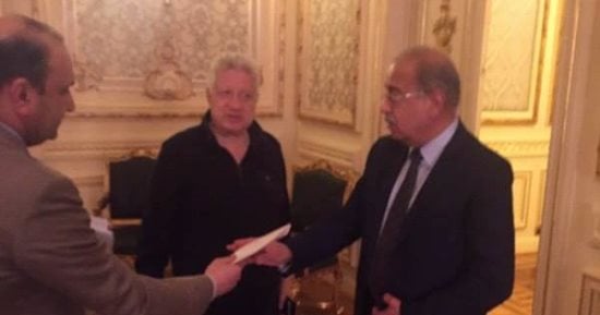  مرتضى منصور يسلم رئيس الوزراء دعوة افتتاح منشآت الزمالك الجديدة