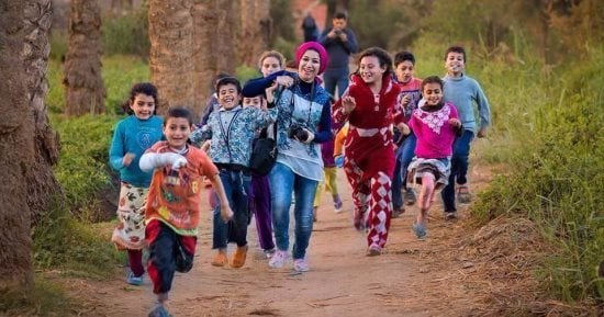 سبع صنايع و البخت مش ضايع.. رنا محامية ومصورة وصاحبة مبادرة إعداد طفل سوى
