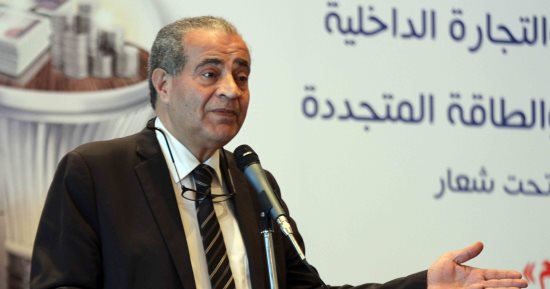 مشادة بين وزير التموين وأحد النواب بسبب امتناع بعض المطاحن عن استلام القمح