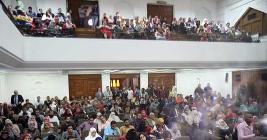 بالصور.. بدء توافد الأطباء للتسجيل بالجمعية العمومية بـ"دار الحكمة"