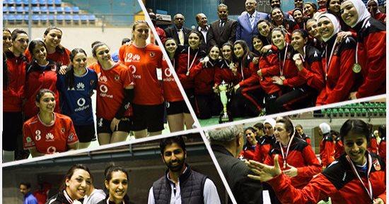 بالفيديو.. لحظة تتويج سيدات الأهلى للكرة الطائرة بكأس مصر