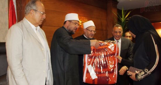 وزير الأوقاف: نرتب حاليا لتوزيع 100 ألف كرتونة غذائية قبيل رمضان 