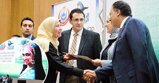 "الوقاية خير من العلاج".. الحكومة تخطط لرفع كفاءة الرائدات الريفيات.. الصحة: يساهمن فى خفض الإنفاق على الدواء وتنظيم الأسرة.. وتؤكد: كل جنيه يصرف فى التوعية يوفر للدولة 90 جنيهًا.. 14 ألف رائدة لتنفيذ البرامج