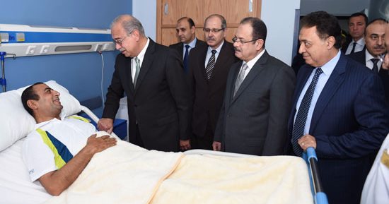 رئيس الوزراء خلال زيارته مصابى الشرطة: الإرهاب لا يعرف دولة ولا دين