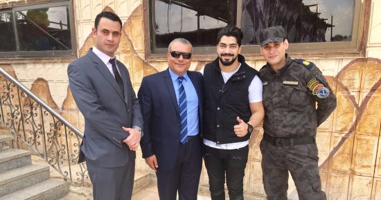 بالصور.. مينا عطا يغنى للأيتام وأطفال الشهداء فى قطاع الأمن المركزى
