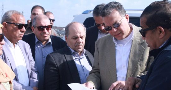 جولة مفاجئة لوزير النقل بمحطة مصر ومترو الشهداء لتفقد أثار الأمطار