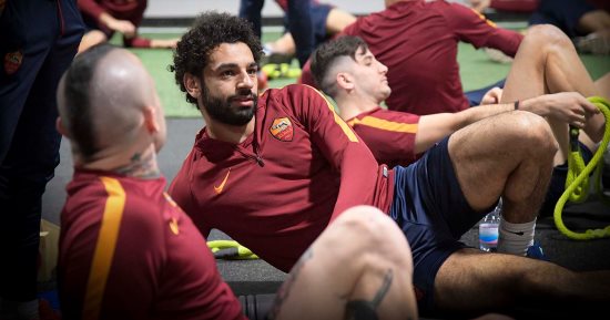 بالصور.. لاتسيو يحرم محمد صلاح ونجوم روما من الراحة