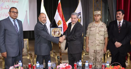 رئيس جامعة بنى سويف يطالب بتدريس مقرر  الأمن القومى للطلاب