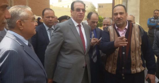 محافظ الدقهلية : " حرام يكون المدرسين كلهم موجودين والطلبة غايبين"