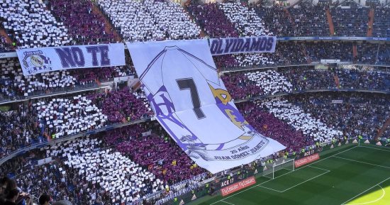 بالفيديو.. جماهير ريال مدريد تحيى ذكرى وفاة أسطورة الملكى
