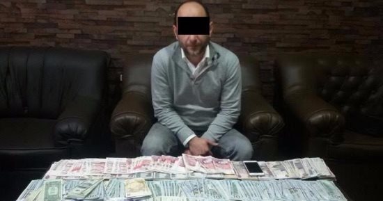 "أمن بورسعيد" يضبط بائع ملابس وبحوزته الآلاف من العملات الأجنبية المختلفة