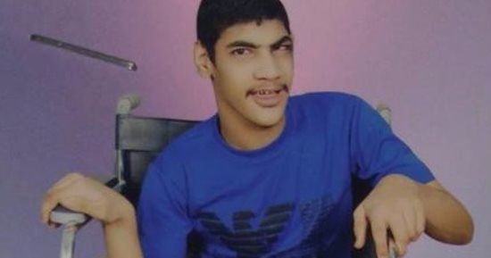 "محمود" يعانى من شلل رباعى.. ووالده يناشد الصحة علاجه على نفقة الدولة 