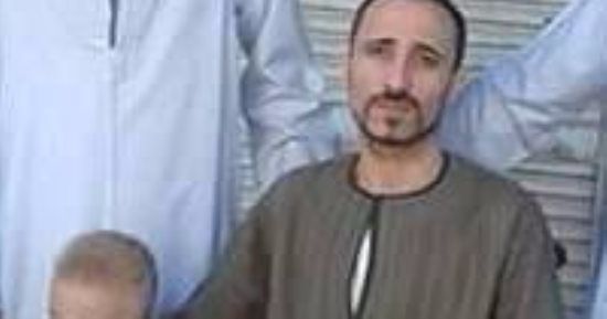 عمر محمد أصيب بشلل نصفى فى حادث سير ويناشد الصحة بعلاجه على نفقة الدولة