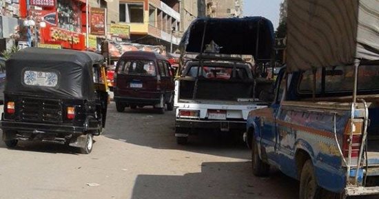 فوضى "التكاتك" والباعة الجائلين تضرب شارع المنشية بمنطقة فيصل فى الهرم