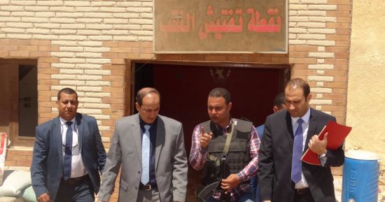 بالصور..مساعد وزير الداخلية يتفقد كمين النقب بالوادى الجديد 