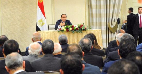 صفحة الرئيس على "فيس بوك" تنشر صور لقائه بممثلى الجالية المصرية بأمريكا 