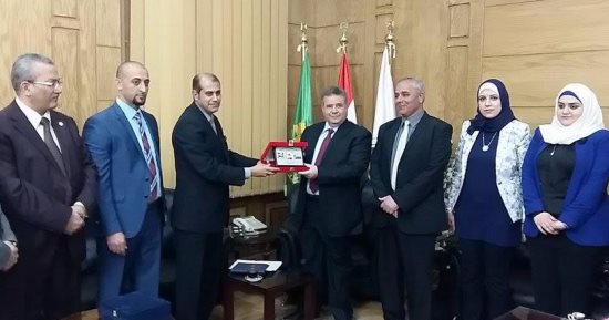 جامعة بنها تستقبل قنصل العراق وتؤكد على تدعيم بين البلدين