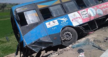 مصرع شخص وإصابة 13 أخرين فى حادث تصادم بالمنيا 