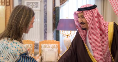 عكاظ: الملك سلمان يصدر مرسوما بتمكين المرأة من الخدمات دون موافقة ولى أمرها
