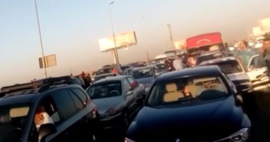 زحام مرورى بمحور الأوتوستراد بسبب تعطل سيارة نقل