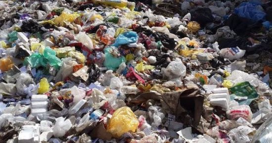 مقتل 6 أشخاص بسبب انهيار مكب قمامة ضخم بكولومبو