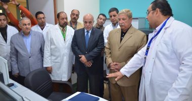 بالصور.. محافظ الإسماعيلية يفتتح أحدث جهاز لقسطرة القلب بالمستشفى العام