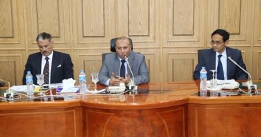 محافظ المنوفية يبحث موقف المشروعات القومية الجارى تنفيذها بالمحافظة
